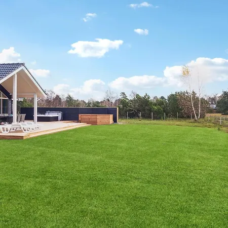 Beautiful In With Kitchen Holiday home